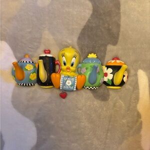 Vintage 1999 Warner Brothers Looney Tunes Tweety Bird Tea Kettle Pot Wall Plaque